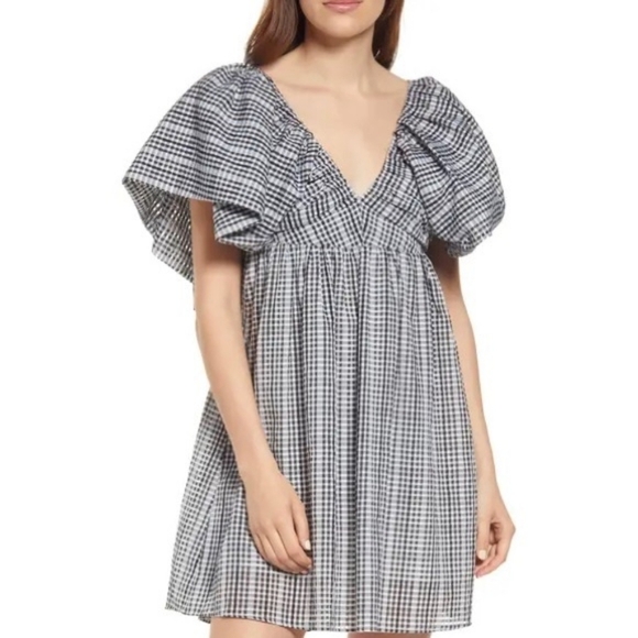 Moon River Dresses & Skirts - Moon River Blue and White Flutter Sleeve Sundress